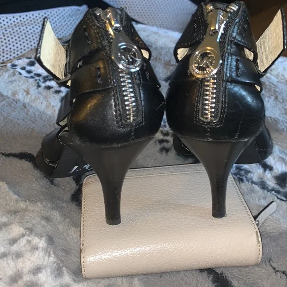 MICHAEL KORS Black Leather Heels — 7 - Picture 2 of 15